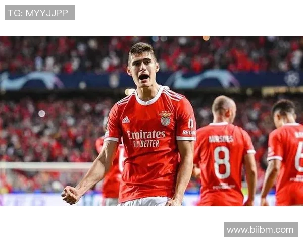 欧联杯本菲卡大胜那不勒斯红牌争议引发全场热议